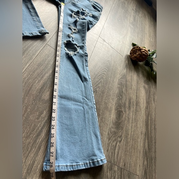 Shein high waisted ripped flared jeans in light wash blue. Size petite M/6 - Picture 13 of 13